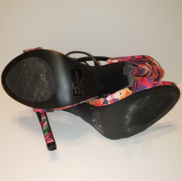 Qupid 5" Floral Ankle Cuff Strappy Heels - Picture 5 of 7